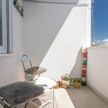 Mina Apartment Split