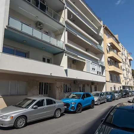 Mina Apartment Split